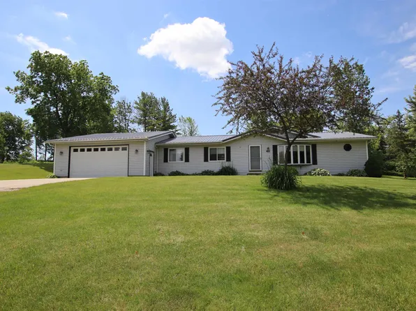 411 McArthur Rd, Theresa, WI 53091