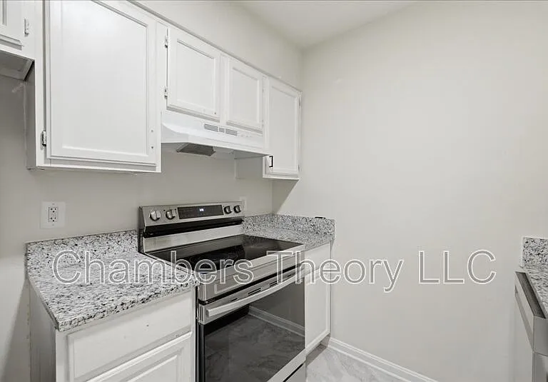 12181 Old Salem Ct — Photo 8