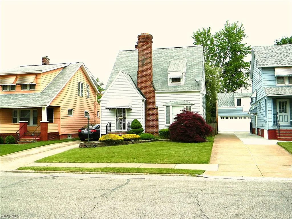 13701 Saybrook Ave photo 1