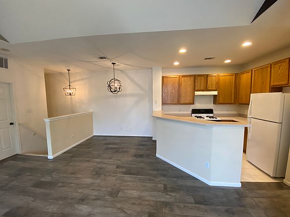 dining area/kitchen