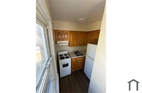 Photo 1 of 5 - 53 McKinley Ave #5 - Bridgeport, CT Primary Photo - 53 McKinley Ave #5