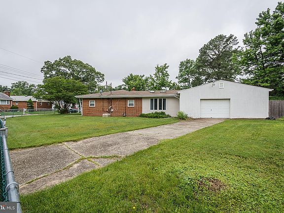 3rd image of 8104 Vineyard Dr