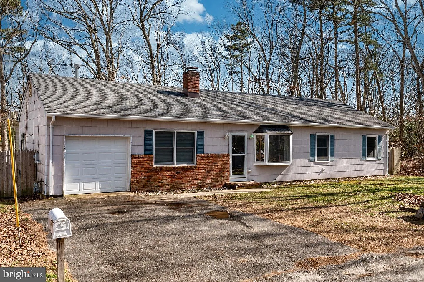 225 Richard Pl photo 1