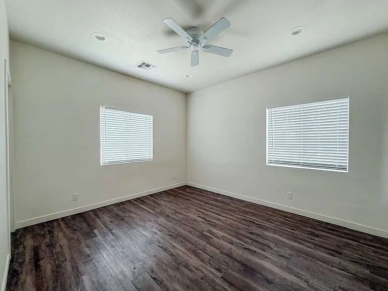 6944 Woodward Ave — Photo 12