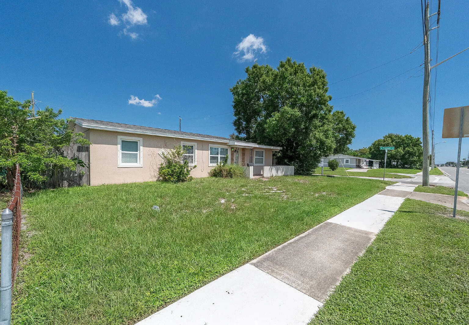 3 bed, 2.0 bath, 1128 sqft, $1,800 — Photo 2