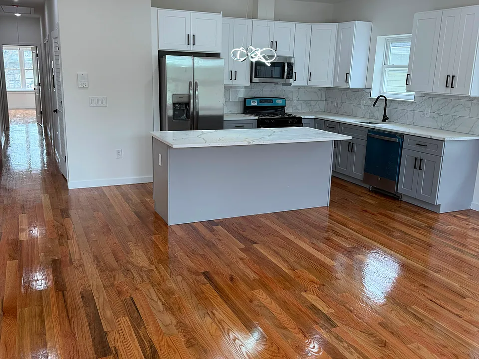 28 Parkhurst St #2