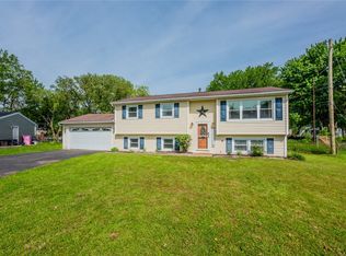 39 Selkirk Dr, Rochester, NY 14626