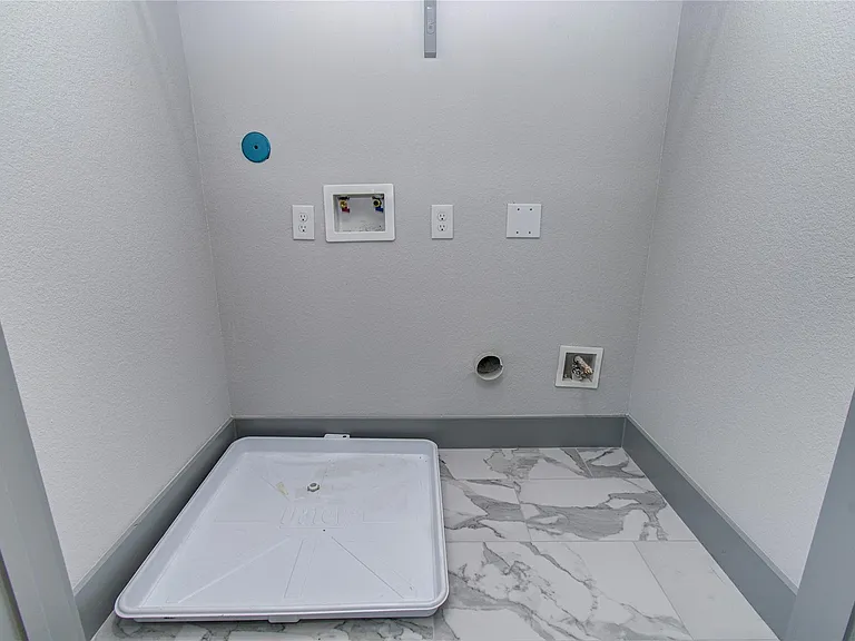 835 S Victory Dr — Photo 26