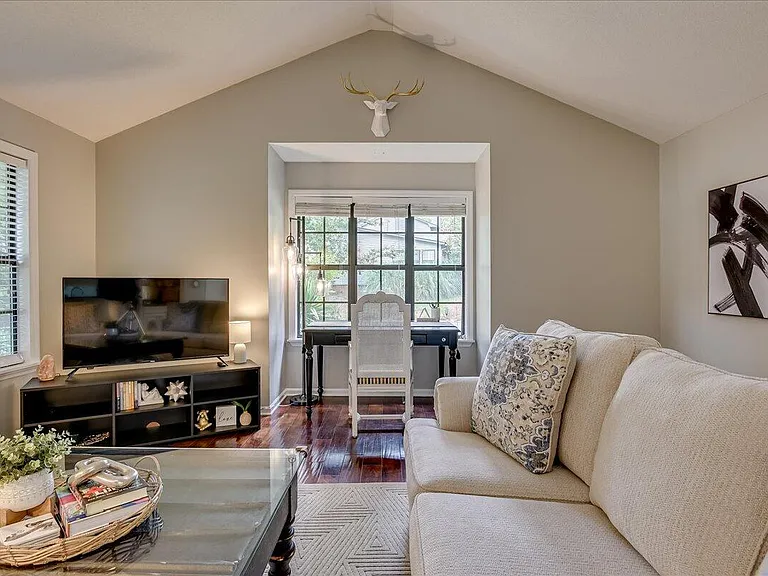 446 Creekwalk Dr — Photo 6