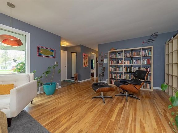 5th image of 25 Mitchell Ln