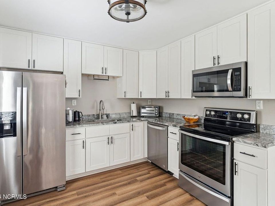 1st image of 220 Midland Rd #B