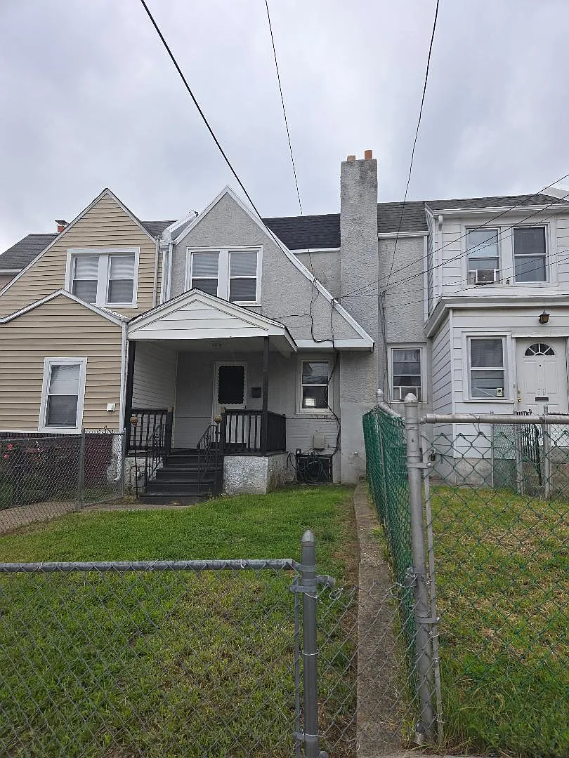 3 bed, 1204 sqft, $1,600 — Photo 1
