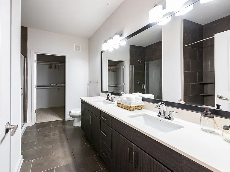 Station R Apartments — Photo 14