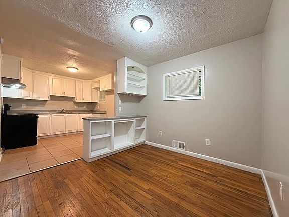 3rd image of 3579 Tulip Dr