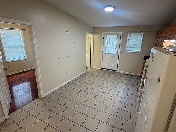2nd image of 380 3rd St