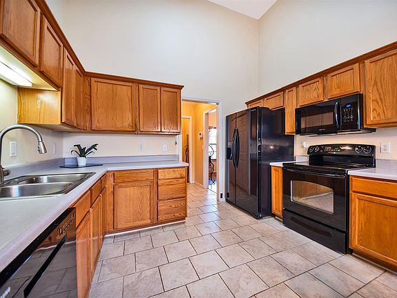 5th image of 1912 Port James Cir