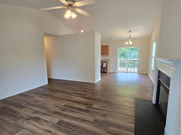 2447 Mid Salem Dr — Photo 4