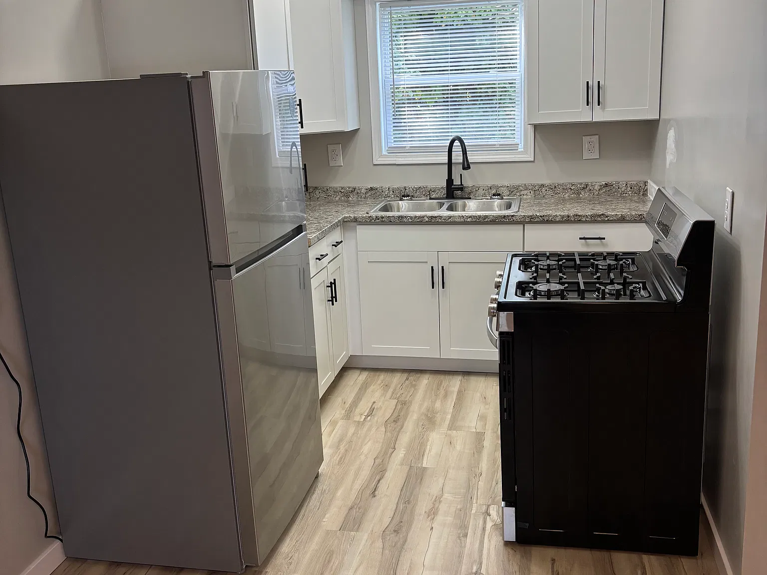 Newly Remodel 2 bedroom 1 bath apartment — Photo 2