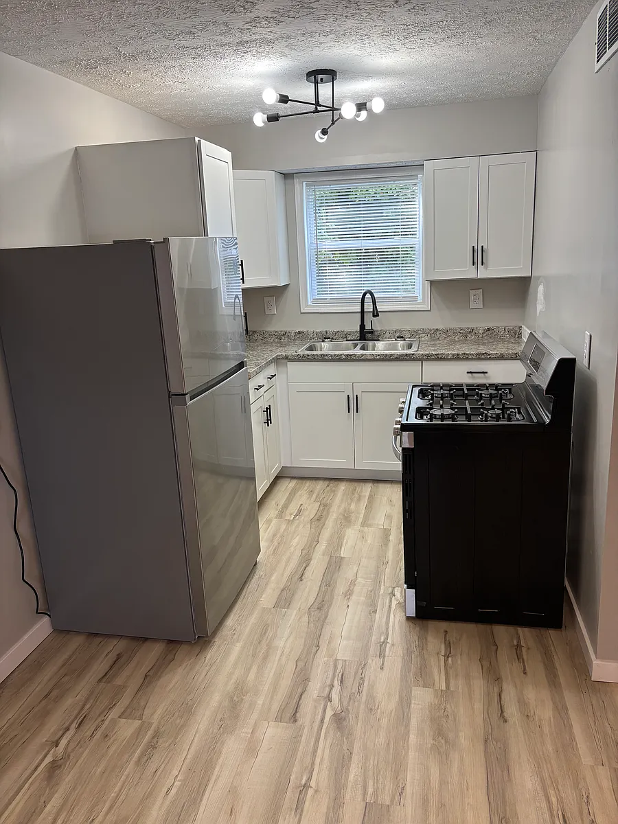Building Photo - 145 Plattner Ave #3