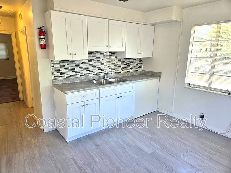 2 bed, 1.0 bath, 720 sqft, $1,395 — Photo 3