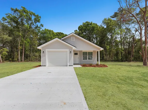 151 Arabian Ln, Jesup, GA 31545