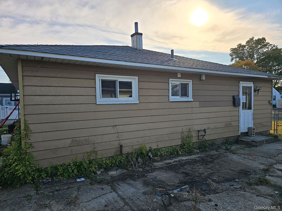 2nd image of 2419 Cedar St