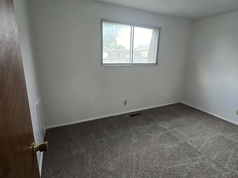 640 N 80 W #2 — Photo 5