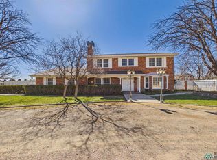 2806 W Country Club Rd, Roswell, NM 88201