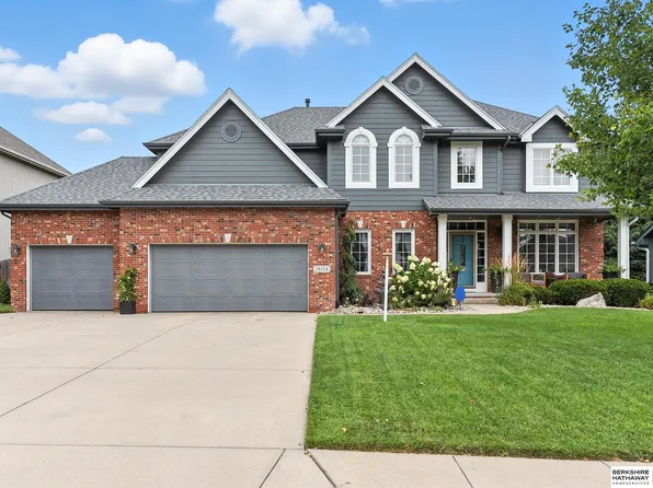 15122 Newport Ave, Omaha, NE 68116