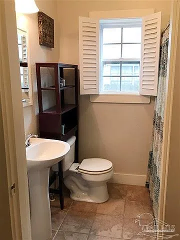 816 W Government St — Photo 24