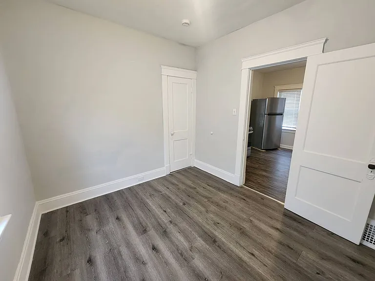 2762 E 120 St — Photo 50
