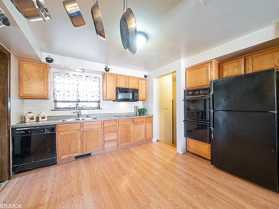 4th image of 14240 Evans Ave