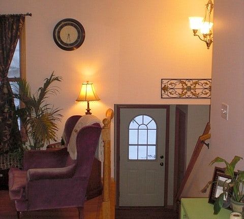 Split foyer-living room