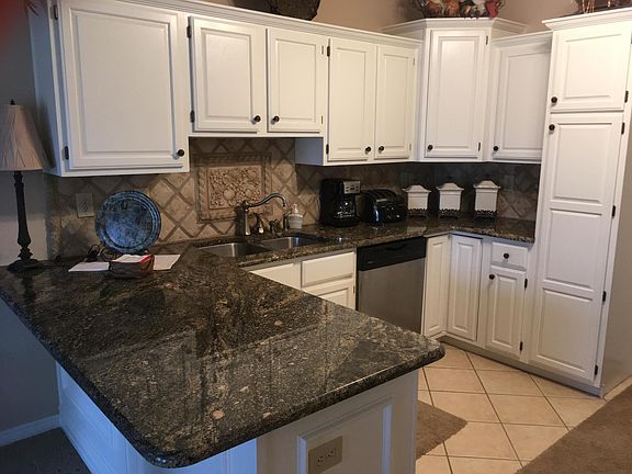Granite kitchen tops, ample cabinetry, stainless appliances. Fully equipped kitchen with dishes, silverware, pans, kitchen linens, etc.