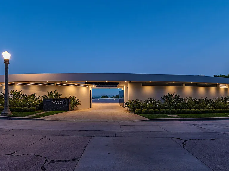 9364 Beverly Crest Dr — Photo 41
