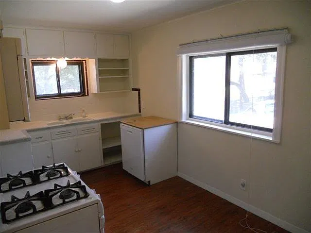 4 bed, 2.0 bath, 1573 sqft, $3,900 — Photo 3