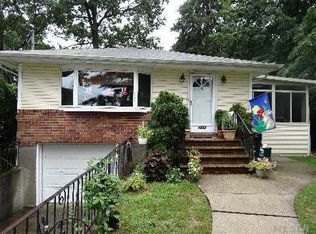 1032 Tyrus Ct, Merrick, NY 11566