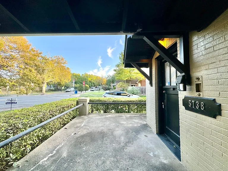 5738 Worth St — Photo 17