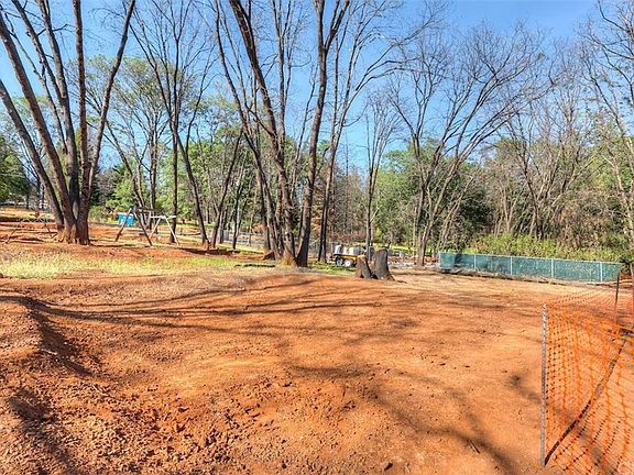 4th image of 6394 Glendale Ct