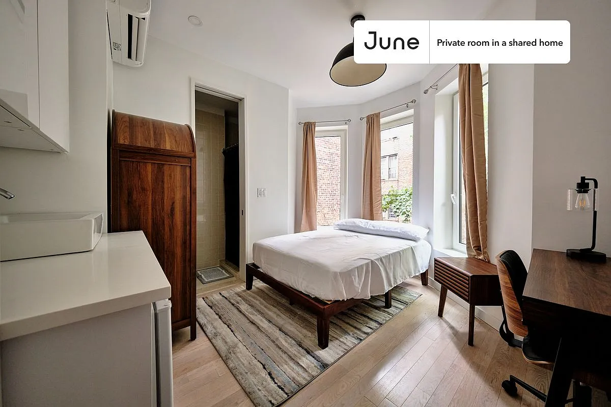 Full bedroom in 4 bed/4 bath home in Ditmas Park #1895 D — Photo 2
