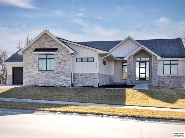 20529 Kansas Ave, Elkhorn, NE 68022