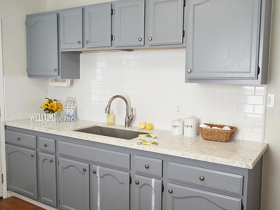 Remodeled kitchen, new quartz counter tops, new sink