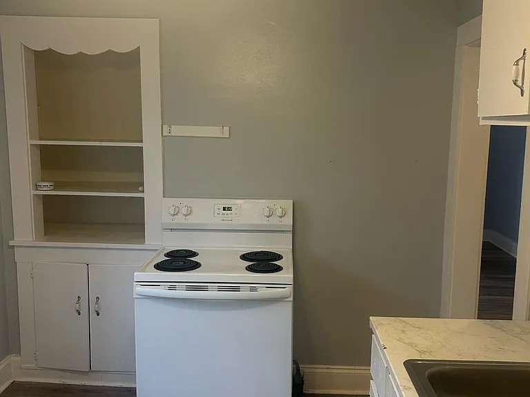 825 N Jackson St — Photo 5