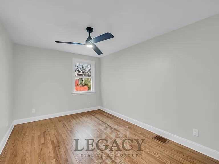 719 Woodmere Dr — Photo 13