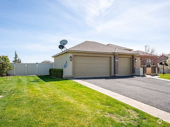 3rd image of 7849 Blue Jay Drive NE