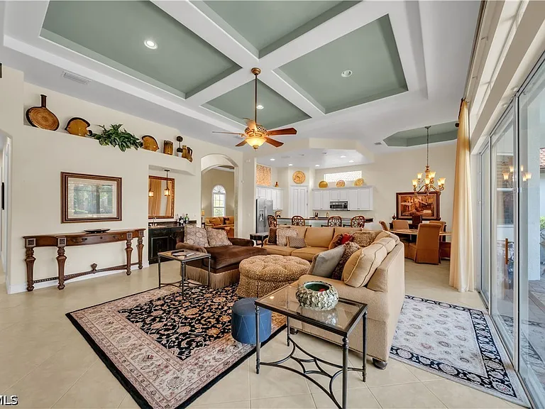 7672 Sussex Ct — Photo 8