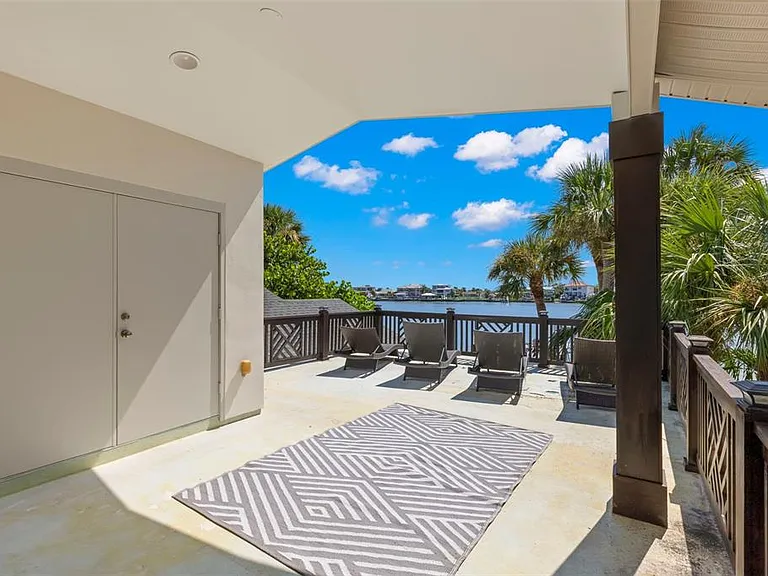 819 Bay Esplanade — Photo 56