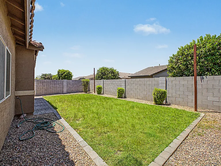 1360 W Joshua Tree Ave — Photo 40