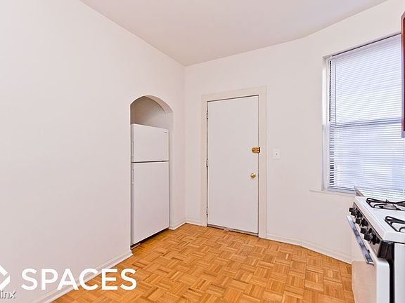 2nd image of 3724 N Sheffield Ave #3