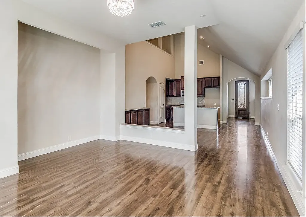 4 bed, 2322 sqft, $3,350 — Photo 3